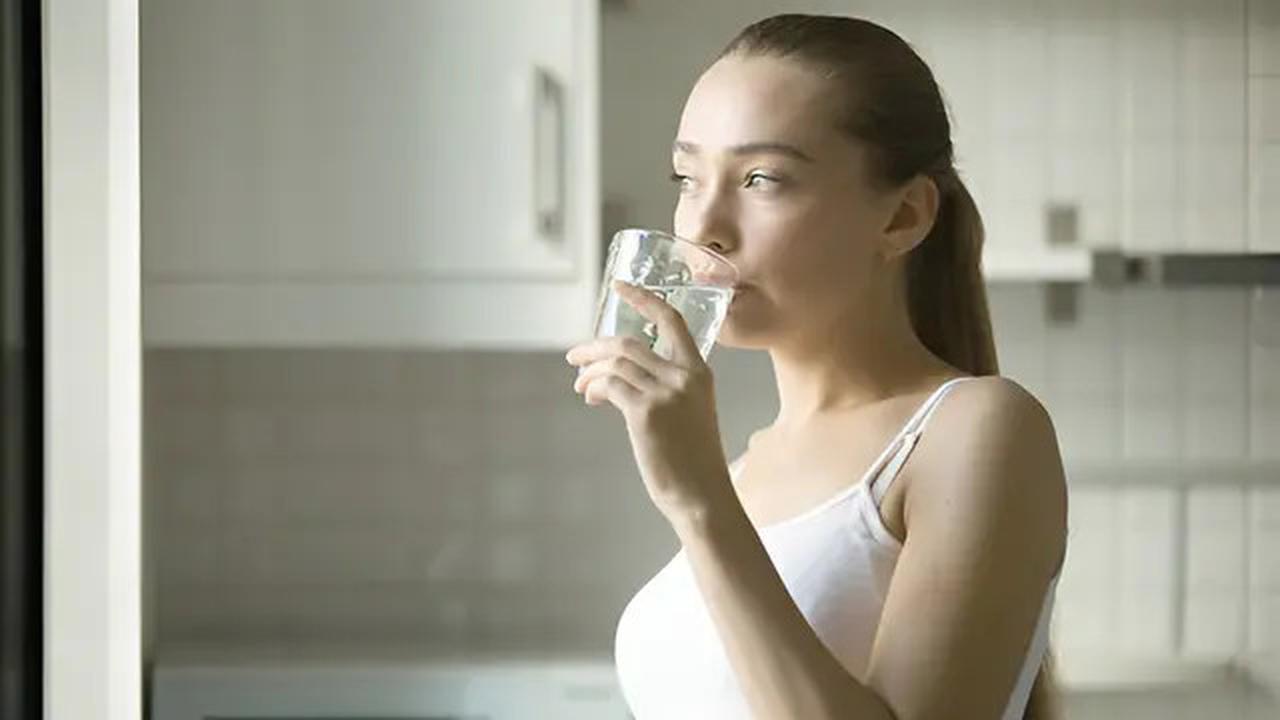 Tak Sekadar Hilangkan Dahaga, Minum Air Cukup Juga Jaga Kesehatan Jantung