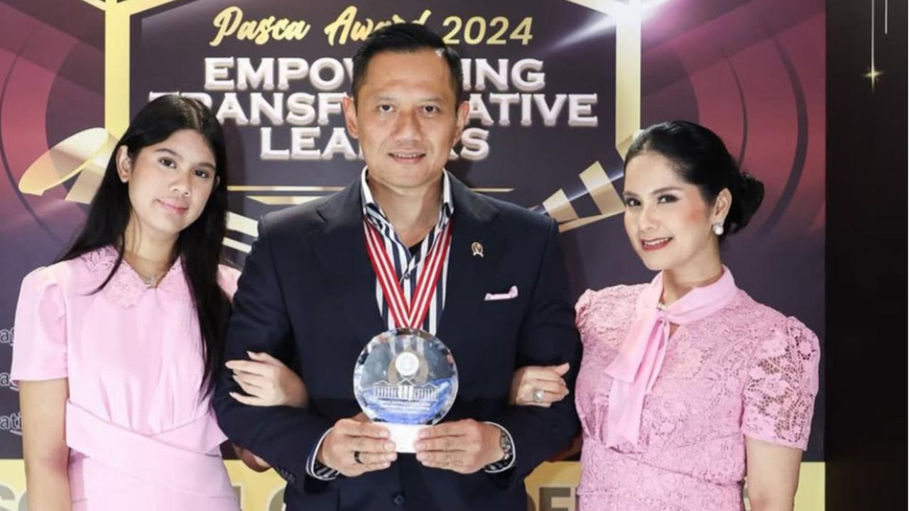 Potret Annisa Pohan Dampingi AHY Wisuda S3, Penampilan Berkelas Jadi Sorotan