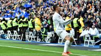 Striker Real Madrid, Cristiano Ronaldo, usai mencetak gol ke gawang Celta Vigo, pada pertandingan lanjutan La Liga, di Santiago Bernabeu, Sabtu (5/3/2016). Madrid menang 7-1. (AFP/Gerard Julien). 