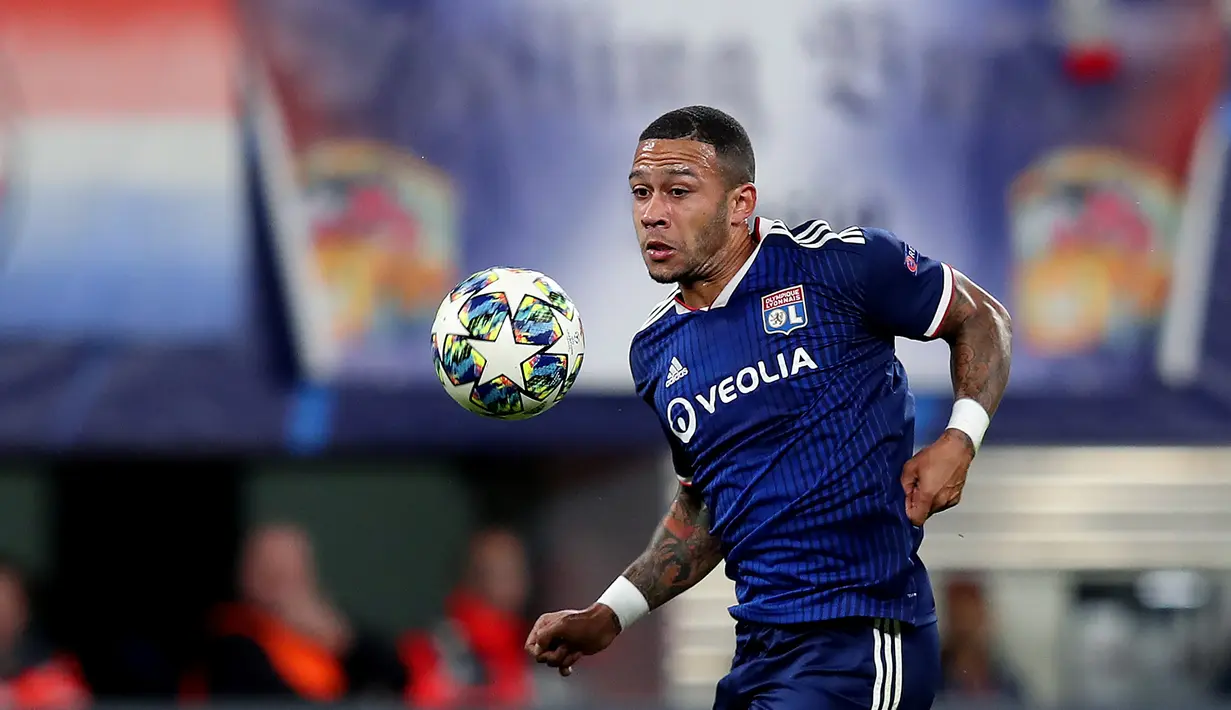 5. Memphis Depay (44 juta euro) - Penyerang Olympique Lyon ini tampil apik pada kompetisi Liga Champions. Memphis Depay memiliki makket value mencapai 44 juta euro pada saat ini. (AFP/Ronny Hartmann)
