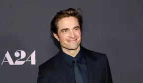 Alasan Robert Pattinson Minta Pakai Dalaman Motif Macan Tutul di Film The Odyssey