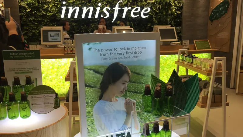 Brand asal Korea Innisfree mengajak konsumennya untuk merasakan belanja produk dengan menikmati kebersamaan dengan Yoona dan Lee Min Ho.