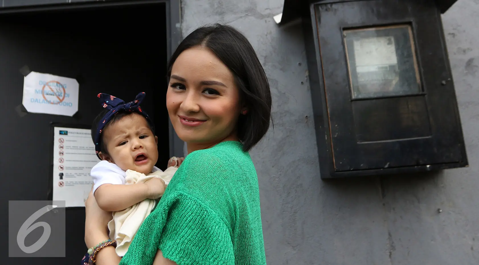 Joanna Alexandra bersama sang putri, Zoe Havilah Salajena. [Foto: Herman Zakharia/Liputan6.com]