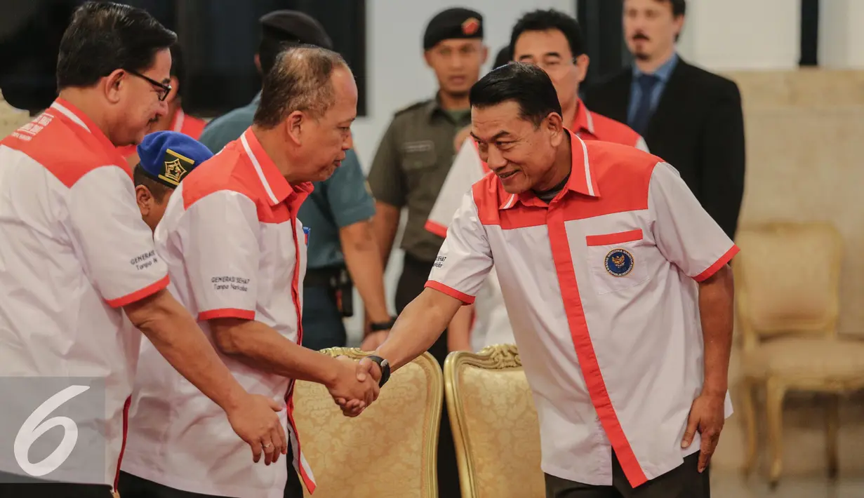 Panglima TNI Jenderal TNI Moeldoko tiba untuk memperingati Hari Anti Narkoba Internasional di Istana Negara, Jumat (26/6/2015). Peringatan Hari Anti-Narkoba Internasional bertema “Kecanduan dapat dicegah dan disembuhkan”. (Liputan6.com/Faizal Fanani)