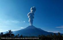 Gunung Lewotobi Laki-Laki Erupsi 23 April 2026, Kolom Abu Capai 1.800 Meter