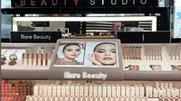 Rare Beauty, merek kosmetik besutan Selena Gomez di Sephora. (foto: instagram @rarebeauty)