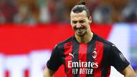 Zlatan Ibrahimovic - Pemain veteran asal Swedia itu diprediksi tidak akan melakoni laga perdana di ajang Serie A. Ia masih menjalani pemulihan usai mendapatkan cedera di lutut kirinya ketika berlaga melawan Juventus di Serie A pada 9 Mei lalu. (Foto: AP/Antonio Calanni)