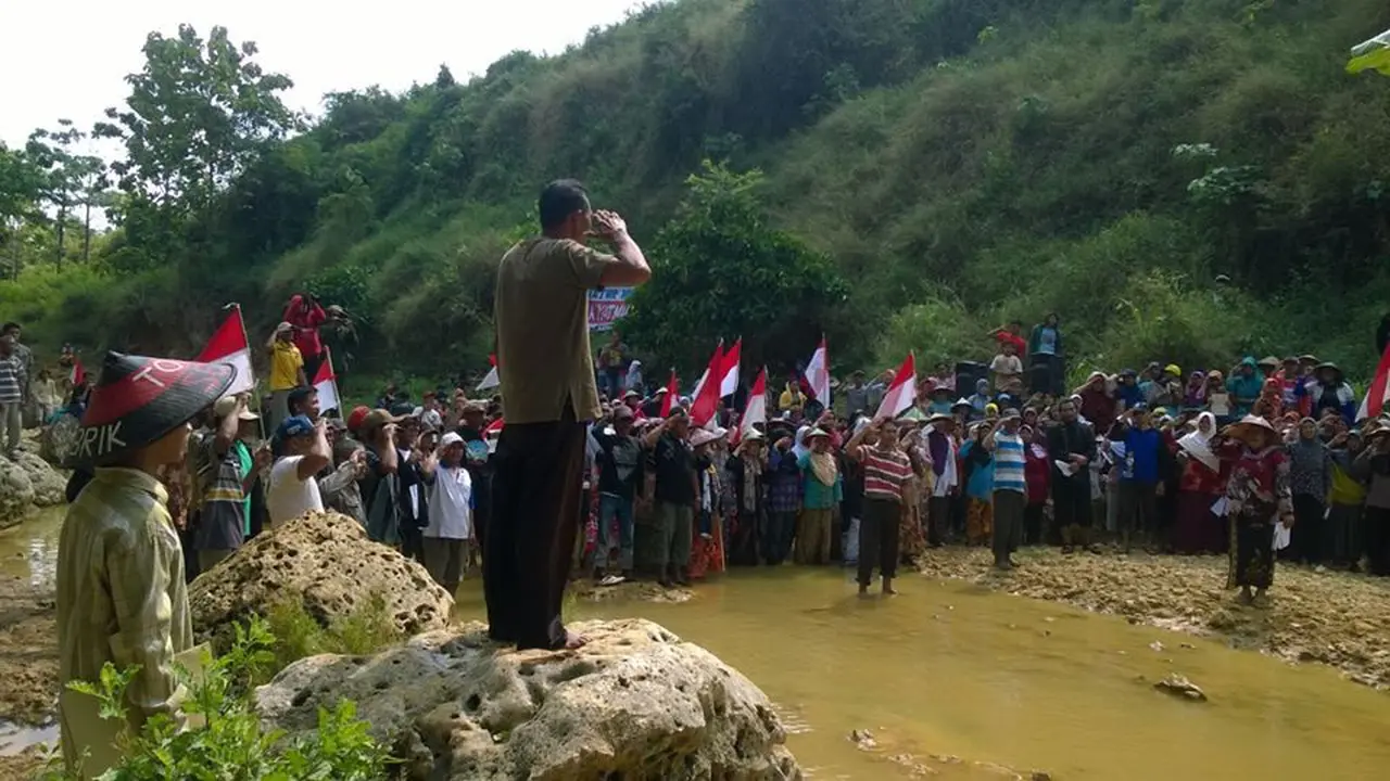 Gelar Upacara, Petani Kendeng Ingatkan Jokowi Soal Jati Diri
