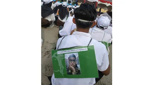 Potret 6 Name Tag Ospek Ini Sukses Bikin Geleng-geleng