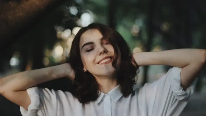 Ilustrasi Rambut Shaggy vs Layer (Photo by Oleg Ivanov on Unsplash)