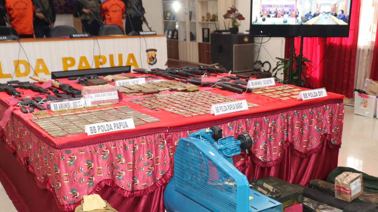 barang bukti jaringan penyuplai senpi ke KKB