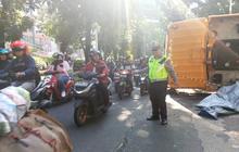 Truk Terguling di Jaksel Picu Kemacetan, Polisi: Bukan Kecelakaan Lalu Lintas