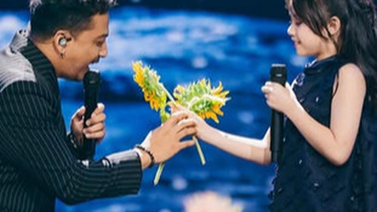 Potret Aksi Panggung Gempi Bareng Sal Priadi, Masih Malu Merasa Suara Cempreng - Gisel Bangga Punya Anak Bertalenta