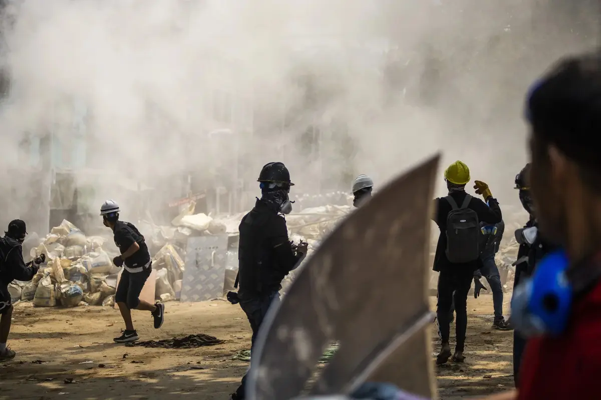 Pengunjuk rasa anti-kudeta pemerintah di Yangon Myanmar, 14 Maret 2021. (AP)