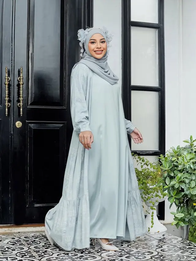 Model Gamis ala Aurel Hermansyah