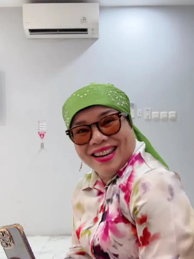 Gaya Hijab Mama Fuji yang Simpel Elegan (Foto: Instagram @fuji_an dan @dewizuhriati)
