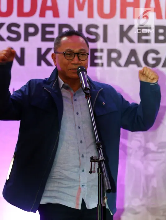 Ketua MPR Zulkifli Hasan, memberikan sambutan saat menghadiri acara Tasyakuran Milad 86 Tahun Pemuda Muhammadiyah di Pusat Dakwah Muhammadiyah, Jakarta, Sabtu (5/5). (Liputan6.com/Johan Tallo)