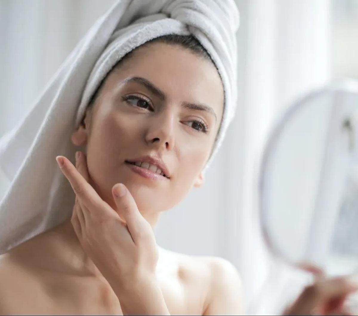 Dari krim wajah yang menutrisi hingga serum anti penuaan, Anna Lotan memberikan solusi terbaik bagi siapa pun yang ingin meningkatkan kecantikan alaminya.