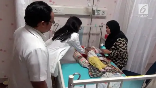 Bayi pasien penderita Hydrocephalus dengan kelainan langka ini akhirnya dirawat di lantai lima rumah sakit Universitas Airlangga Surabaya.