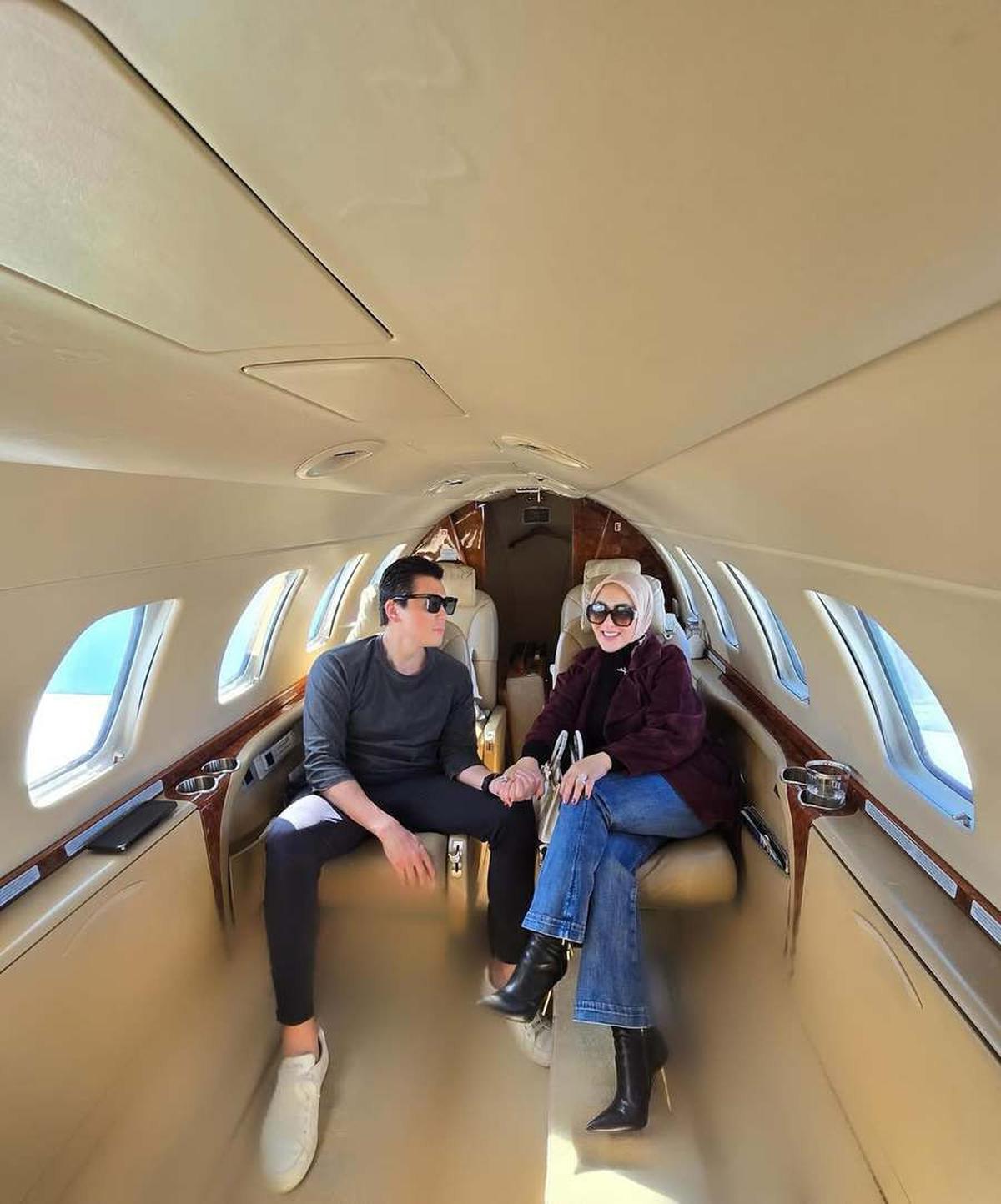 Potret Syahrini Tampil Mewah dan Elegan di Private Jet Menuju Karpet Merah Cannes 2025