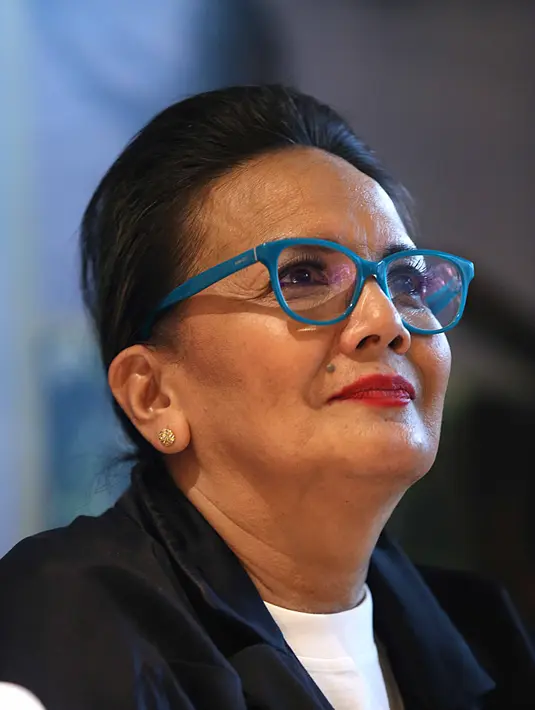 "Mimpi saya bukan main film di film Hollywood. Tapi saya ingin sekali membuat sekolah seni di Papua, sudah kami bicarakan," kata Christine Hakim di preskon film Boven Digoel, Epicentrum, Jakarta Selatan, Senin (6/2). (Nurwahyunan/Bintang.com)