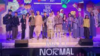 Konferensi pers "Fashion of The Next Normal" oleh Lazada yang bekerja sama dengan delapan desainer lokal di panggung Jakarta Fashion Week (JFW) 2023. (Liputan6.com/Asnida Riani)
