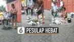 Pesulap jalanan ini membuat warganet penasaran hingga banyak yang menyaksikan atraksinya. Ternyata pesulap ini bisa merubah daun menjadi uang.