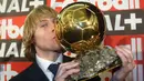 Pavel Nedved meraih Ballon d'Or satu musim sebelum Shevchenko. Pemain berkebangsaan Republik Ceska ini berhasil antar Juventus meraih gelar juara Serie A pada musim 2002/2003. Ia tercatat membukukan 14 gol dan 17 assist dalam 46 laga di semua pertandingannya. (Foto: AFP/Michal Svacek)