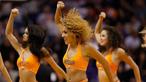 Phoenix Suns Cheerleaders saat beraksi pada laga NBA di Talking Stick Resort Arena, AS. (AFP/Christian Petersen/Getty Images)