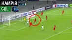 Berita video Timnas Indonesia hampir mencetak gol ke gawang Singapura berkat aksi bek Irfan Fandi pada laga pertama Grup B Piala AFF 2018, Jumat (9/11/2018).