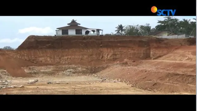 Di Tengah Hiruk Pikuk Proyek Jalan Tol, Masjid Ini Kokoh Berdiri