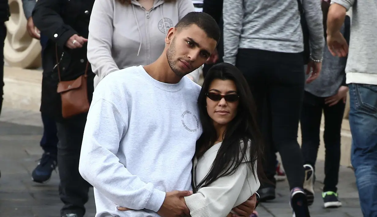 Kourtney Kardashian dan Younes Bendjima sendiri pertama bertemu di Paris Fashion Week pada Oktober 2016. (Celebrity Insider)