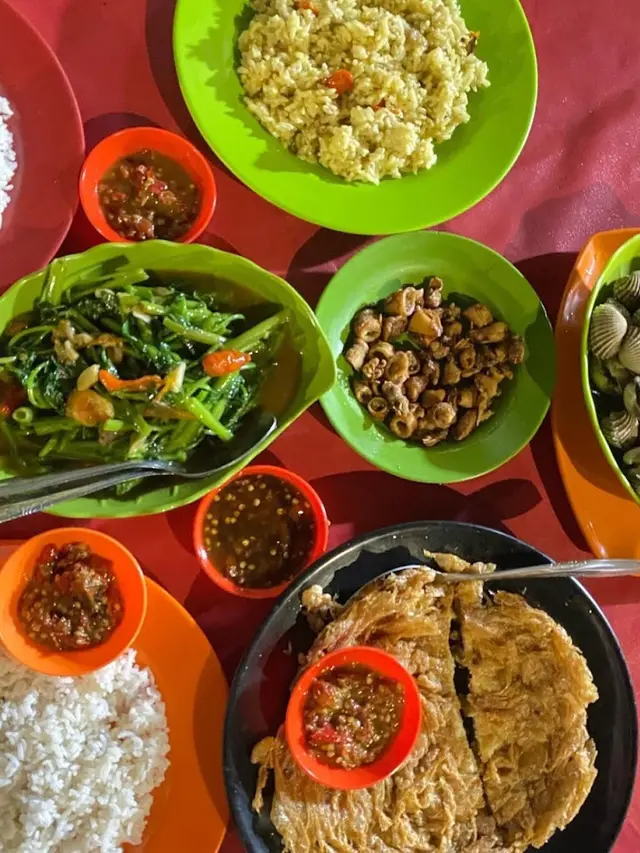 Rekomendasi Tempat Makan Dekat Stasiun Tanah Abang