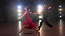 Daria Chugunova dan Lev Kopylov dari Rusia tampil pada Kompetisi Balet Internasional XIV di New Stage of the Bolshoi Theater, Moskow, Rusia, 8 Juni 2022. (AP Photo/Alexander Zemlanichenko)