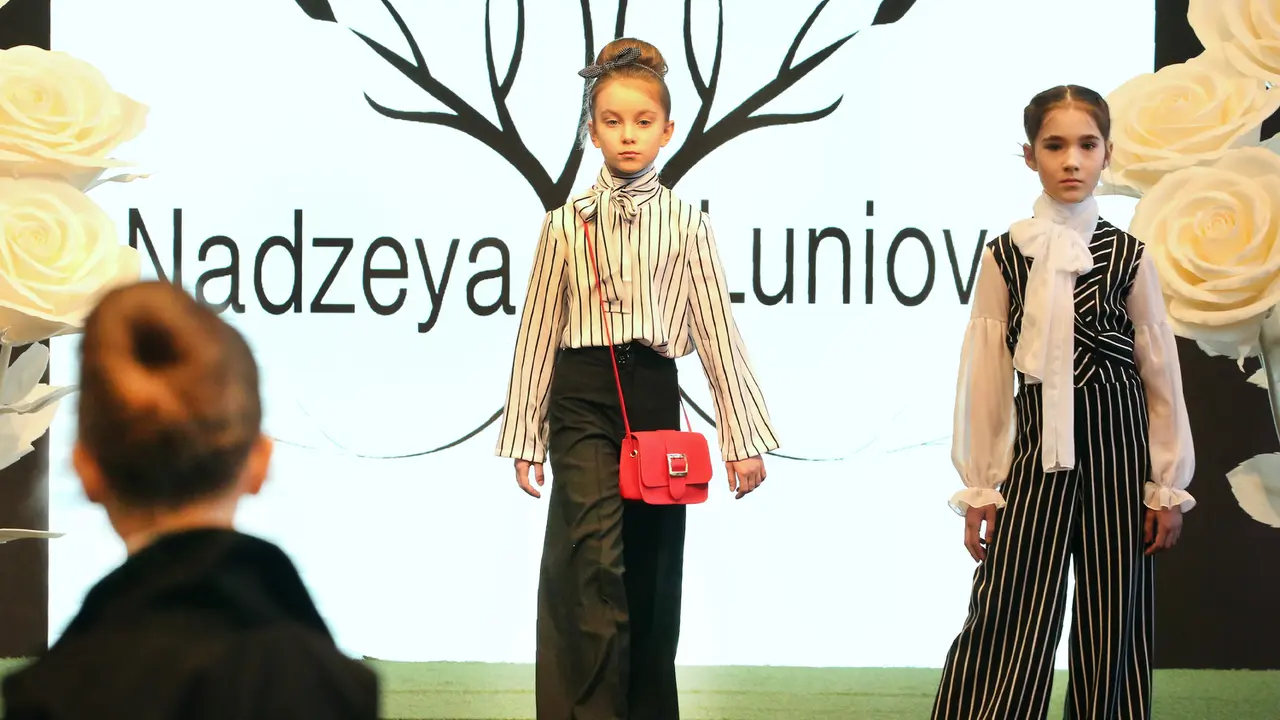 Aksi Model Cilik di Spring Fashion Day 2020