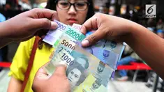 Masyarakat banyak yang mengeluhkan uang pecahan 2.000 dan 20.000 dinilai mirip hingga sering tertukar saat melakukan transaksi pembayaran.