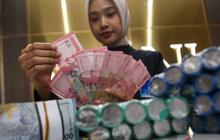 Pengamat Sebut Pelemahan Nilai Tukar Rupiah Bisa Picu PHK Karyawan