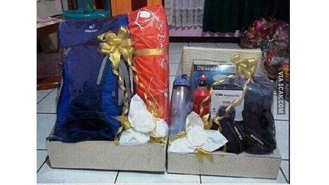 6 Hadiah Pernikahan Ini Nyeleneh Banget, Bikin Tepuk Jidat