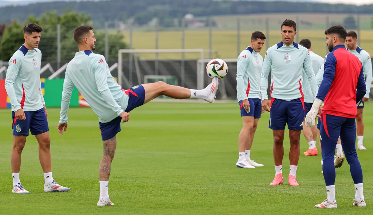 Sejatinya, hasil laga melawan Albania takkan berarti apa-apa bagi Spanyol. (KENZO TRIBOUILLARD / AFP)