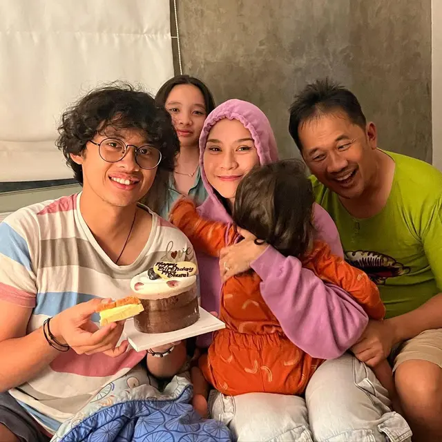 Potret Artis Dekat dengan Anak Sambung, Ashanty Hingga Zaskia Gotik