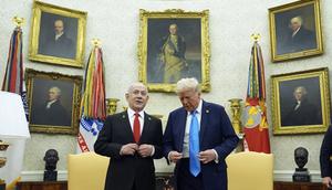 Presiden Amerika Serikat, Donald Trump, dan Perdana Menteri Israel, Benjamin Netanyahu, saat bertemu di Ruang Oval, Gedung Putih, Selasa (4/2/2025). (Dok. AP Photo/Evan Vucci)