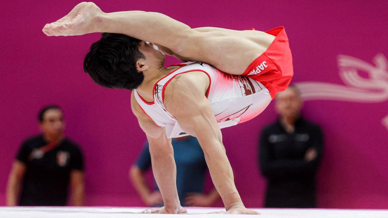 FOTO: Aksi Daiki Hashimoto Cetak Hattrick Emas di Kejuaraan Dunia Gimnastik Jakarta