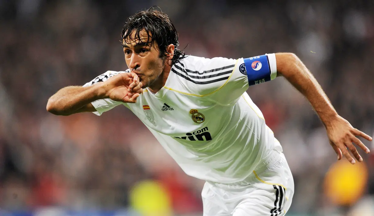4. Raul Gonzalez - Pria asal Spanyol ini adalah jebolan akademi di Atletico Madrid. Sempat menjadi anak gawang di Los Rojiblancos ia malah mengukir sukses dan menjadi legenda di klub rival Real Madrid. (AFP/Javier Soriano)