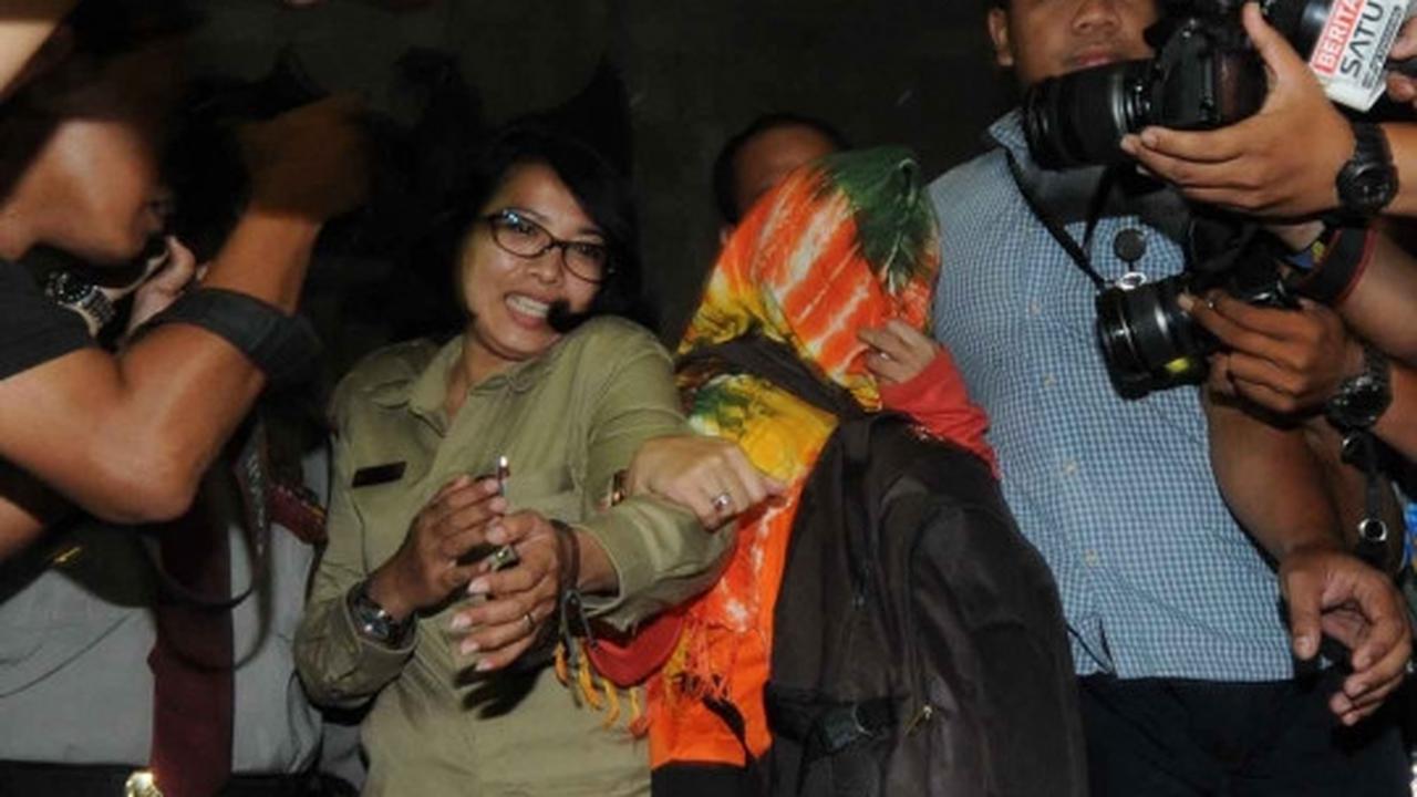 Usai diperiksa KPK, penyuap Dewie Yasin enggan tunjukkan muka