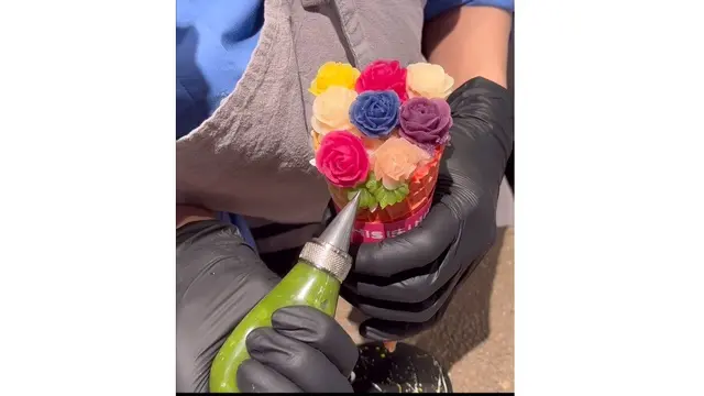 Viral, Kedai di Jepang Jajakan Es Krim dengan Bentuk Buket Bunga yang Realistik