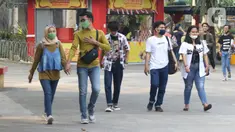 Pengunjung saat berwisata di Dufan, Ancol, Jakarta, Sabtu (12/9/2020). Pemprov DKI berencana menutup sejumlah tempat rekreasi di antaranya Ancol, Ragunan, Monas, dan Taman Mini Indonesia Indah saat PSBB total pada 14 September mendatang. (Liputan6.com/Herman Zaharia)