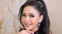 Model Dress Brokat Hitam Maia Estianty