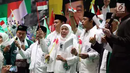 Dewan Penasihat Jaringan Kiai Santri Nasional (JKSN) Khofifah Indar Parawansa menghadiri deklarasi dukungan JKNS DKI Jakarta untuk pasangan Joko Widodo-Ma'ruf Amin pada Pilpres 2019 di Jakarta, Rabu (19/12). (Liputan6.com/JohanTallo)