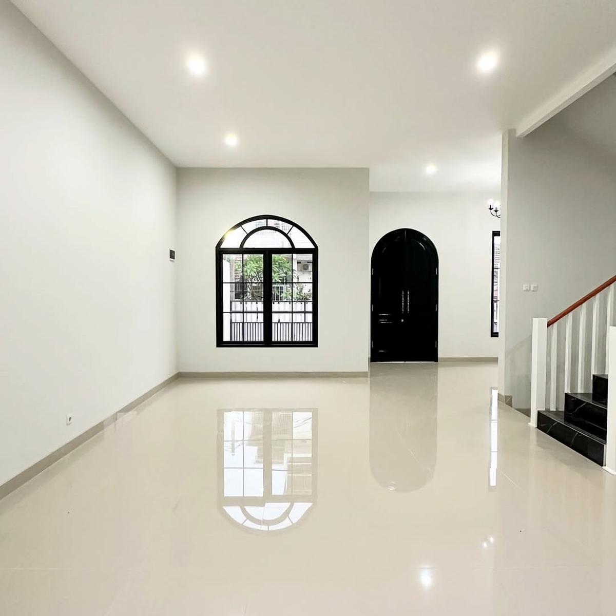 Menengok Dapur dan Ruang Makan Rumah Natalie Sarah yang Bernuansa Kafe. foto: Instagram @natalie_sarahs