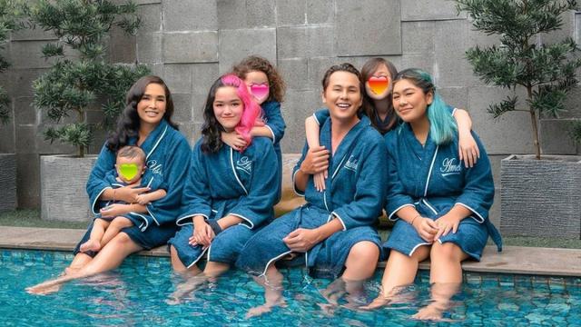 Keluarga Andhika Pratama dan Ussy Sulistiawaty